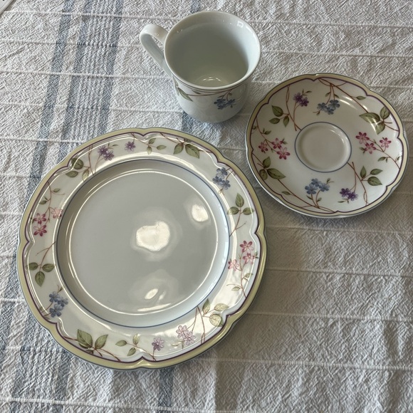 NEVADA VEŘSO Breakfast Plate, Tea cup & Saucer Set of 3 white ceramic floral - Picture 4 of 12